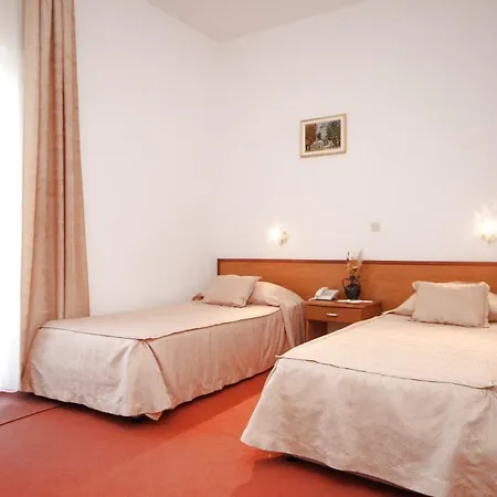 Twin Starigrad 3333c 4*